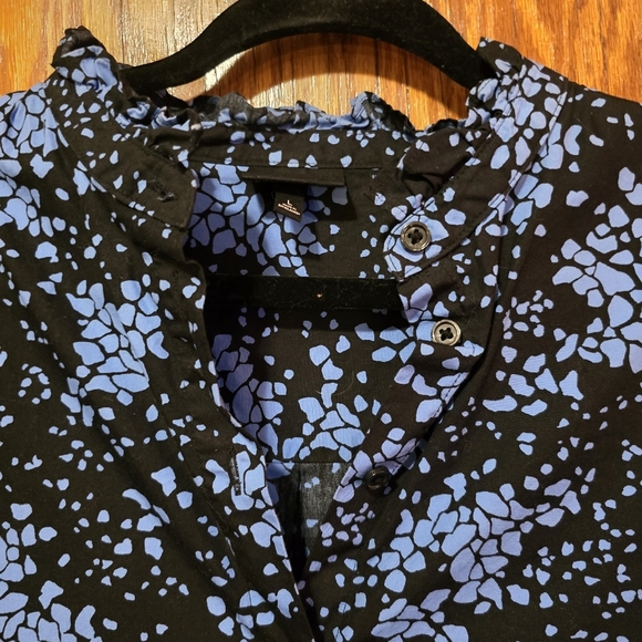 WHO WHAT WEAR Black & Light Blue Abstract Floral Button Down Blouse Size Large - Picture 9 of 15
